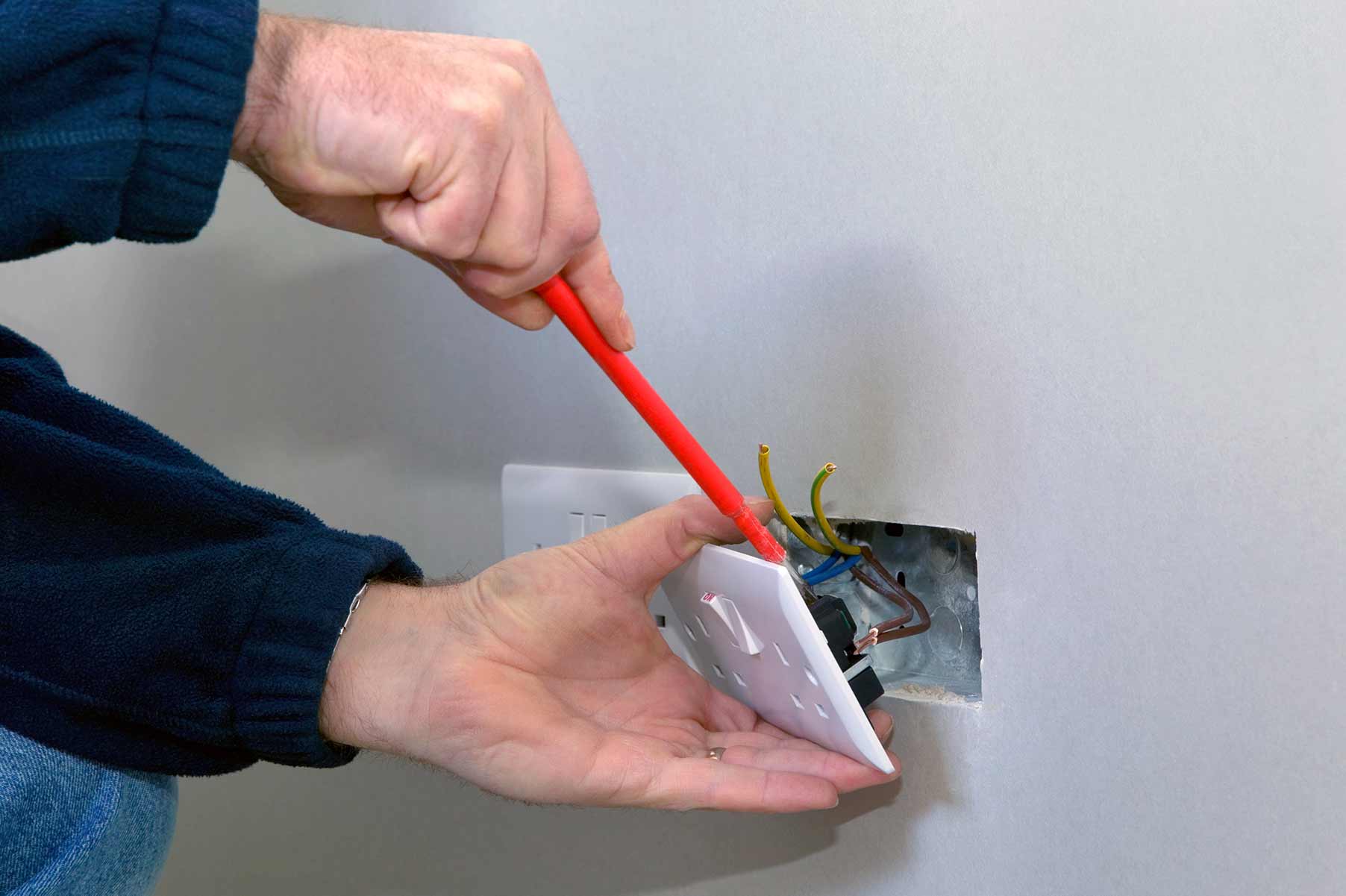 Our electricians can install plug sockets for domestic and commercial proeprties in Chafford Hundred and the local area. 